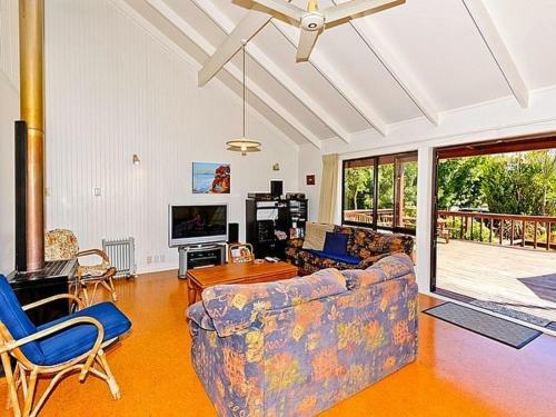 Olive Lane - Waiheke Holiday Home