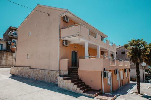 Hostal Apartments Bo?ena