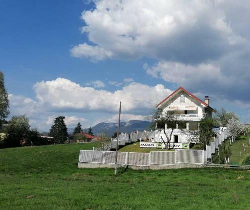 Apartamento Vacation Home Studenski / Ku?a Za Odmor Studenski