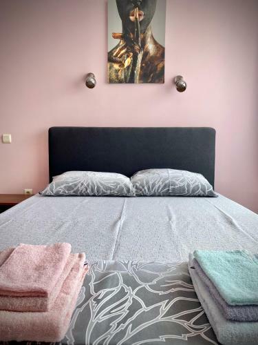 Bright Apartment For 5 Guests With Free Parking