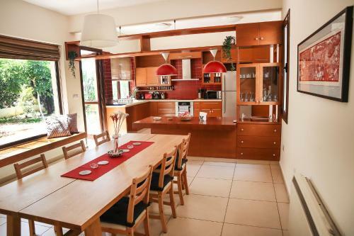 Est�a ? Coral Tree Villa In Kissonerga