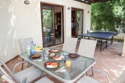 Est�a ? Coral Tree Villa In Kissonerga