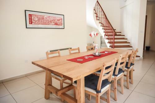 Est�a ? Coral Tree Villa In Kissonerga