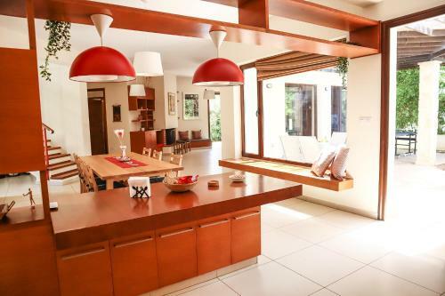 Est�a ? Coral Tree Villa In Kissonerga