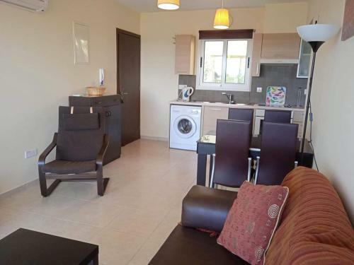 Cosy One Bedroom Apartment With Communal Pool