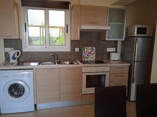 Cosy One Bedroom Apartment With Communal Pool
