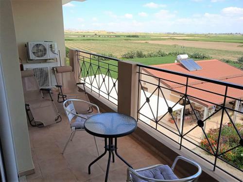 Cosy One Bedroom Apartment With Communal Pool