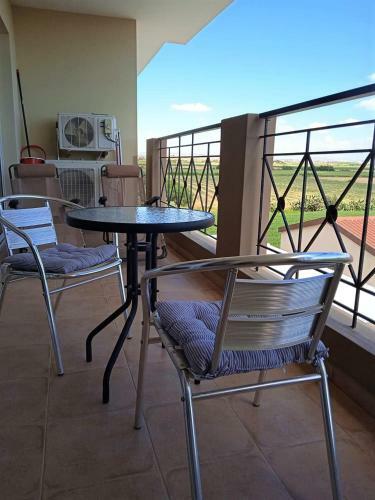 Cosy One Bedroom Apartment With Communal Pool