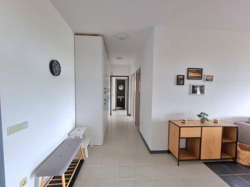 Cozy Bright 2bd Apartment With Sea View