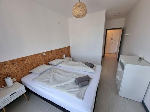 Cozy Bright 2bd Apartment With Sea View