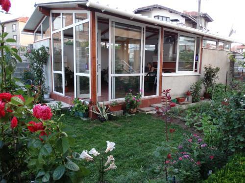 Hostal Levterovi Guest Rooms