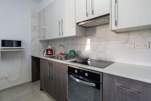 Apartamento Brightly Lit 1- Br In Larnaca W/ Pool