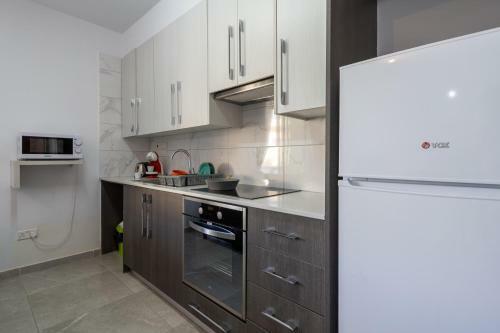 Apartamento Brightly Lit 1- Br In Larnaca W/ Pool