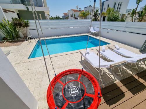Private Pool Villa Next To The Beach