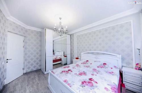 Beautiful Apartment In Yerevan)