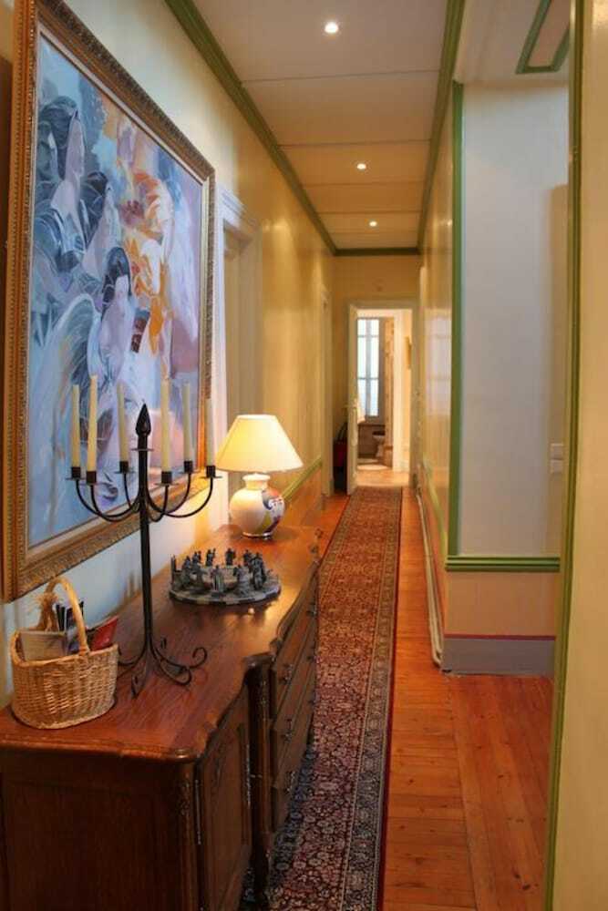 Hostal Chateau Des Saveurs