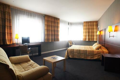 Logis Hotel De Loire Rest. Les Bateliers