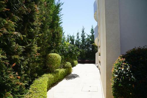 Luxury Villa Next To Parklane Hotel.