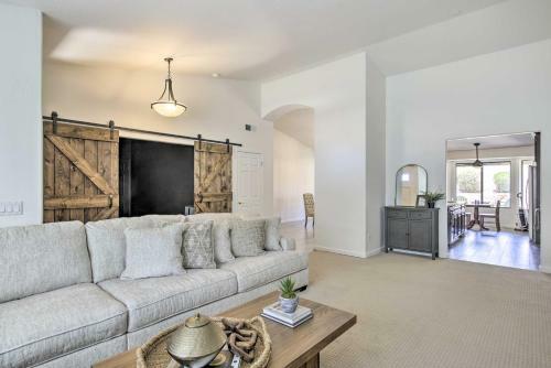 Classy Chandler Getaway Near Parks And Golf!