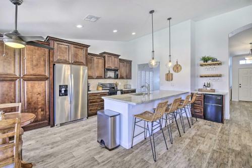 Classy Chandler Getaway Near Parks And Golf!