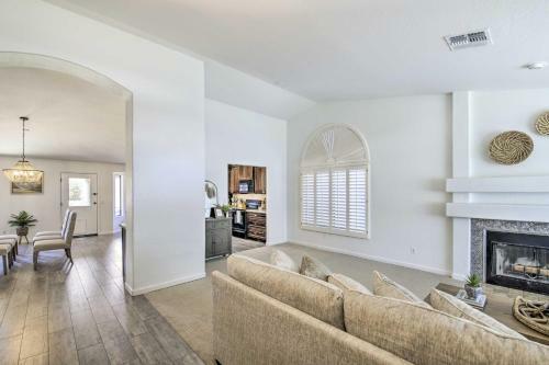 Classy Chandler Getaway Near Parks And Golf!