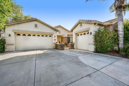 Chandler Charmer - Main House