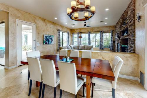 Chandler Charmer - Main House