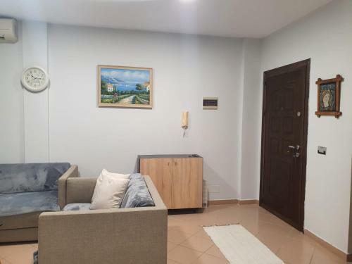 Apartament Mali I Robit