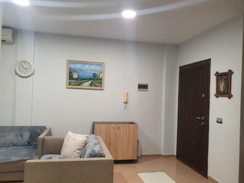 Apartament Mali I Robit