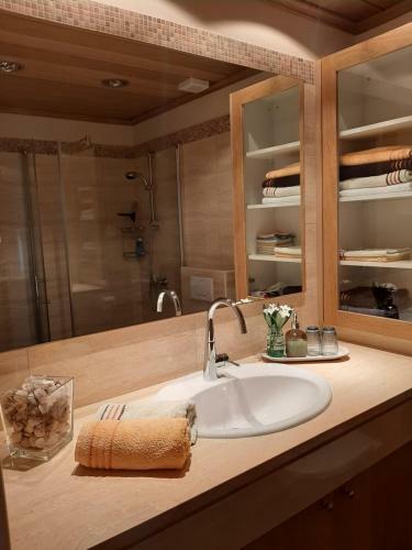Limnaria Deluxe Maisonette