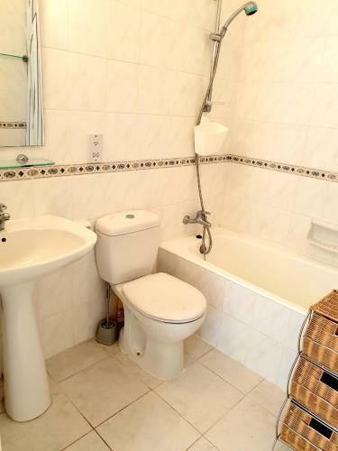 Regina Gardens - Stylish Modern 1 Bedroom Apartment