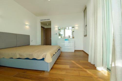 Adonis Beach Villas No.32