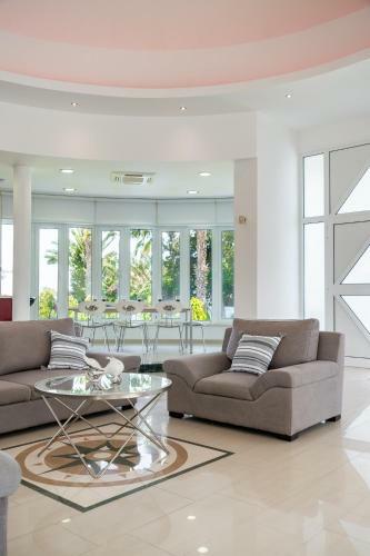Villa Amelia By Ezoria