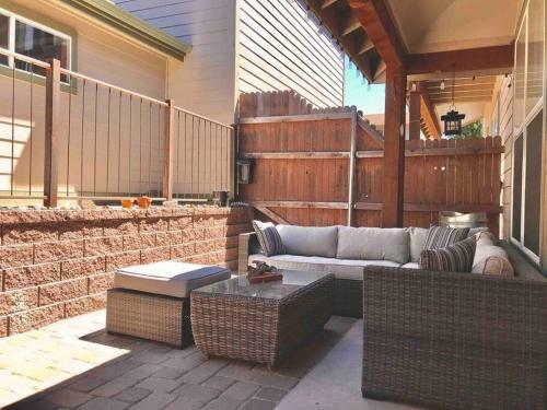 2 Br Townhome Loft With 4 Beds
