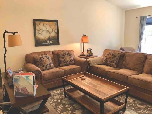 2 Br Townhome Loft With 4 Beds