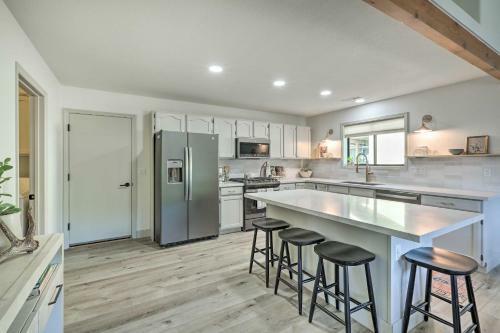 Stylish Flagstaff Family Home With Fire Pit!