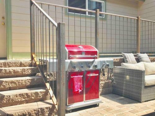 Southside Flagstaff Townhome Master Suite