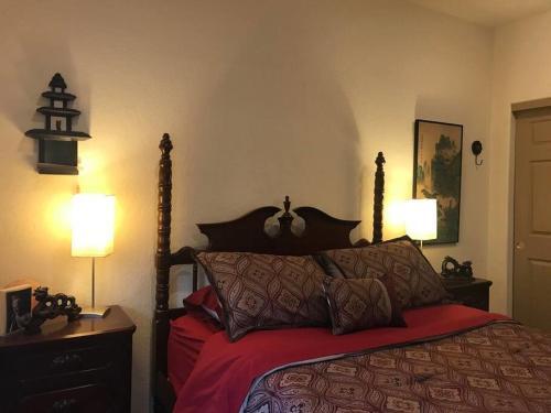 Southside Flagstaff Townhome Master Suite