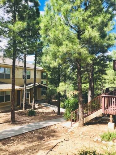 Southside Flagstaff Townhome Master Suite