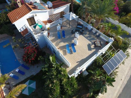 Lovely 7 Bedroom Villa