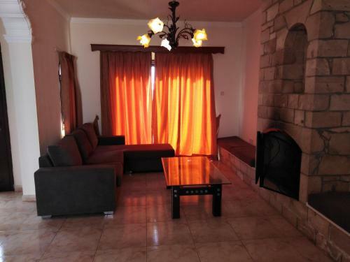 Lovely 7 Bedroom Villa