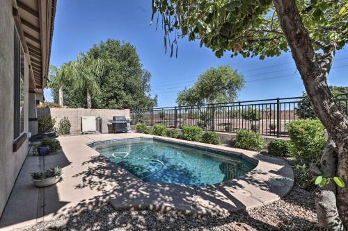 Idyllic Gilbert Abode With Pool - Near Golfing!