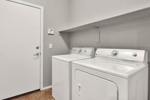 Stylish & Modern Home Near Downtown Gilbert!