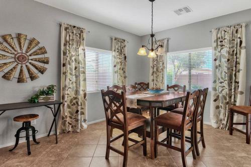 Stylish & Modern Home Near Downtown Gilbert!