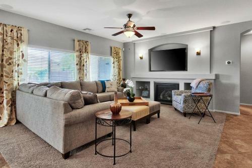 Stylish & Modern Home Near Downtown Gilbert!