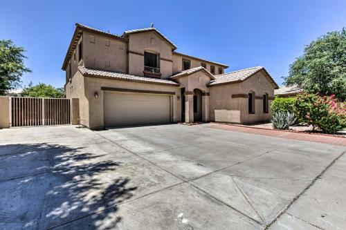 Grand Glendale Abode With Private Pool And Grill!