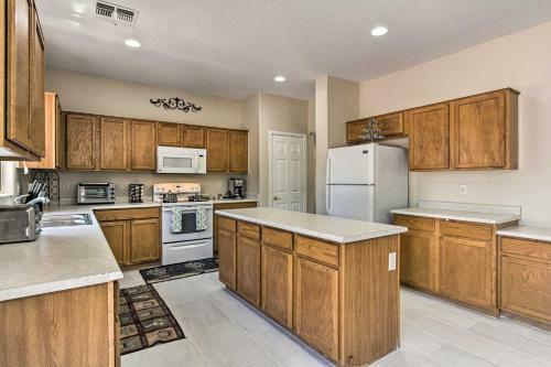 Grand Glendale Abode With Private Pool And Grill!
