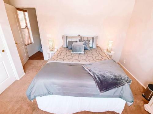 Villa Pet Friendly! Huge Pool House With Fun Backyard