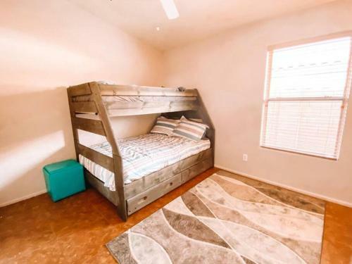 Villa Pet Friendly! Huge Pool House With Fun Backyard