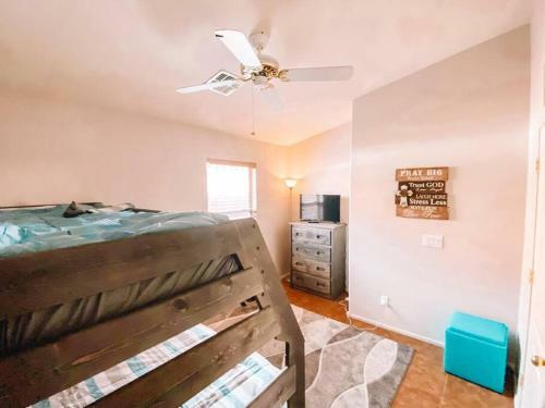 Villa Pet Friendly! Huge Pool House With Fun Backyard